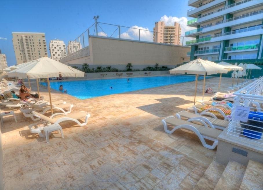Apartment With Pool Слима Екстериор снимка