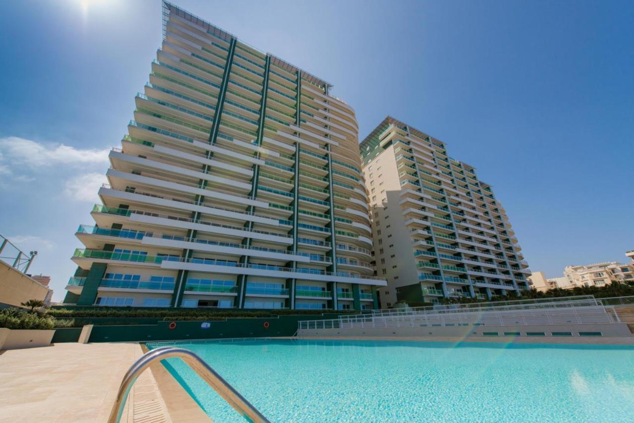 Apartment With Pool Слима Екстериор снимка