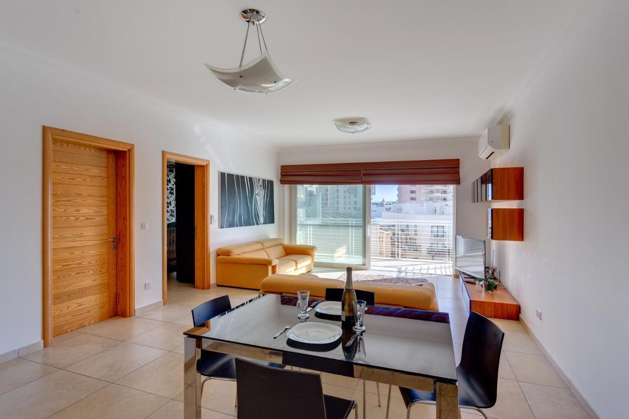 Apartment With Pool Слима Екстериор снимка